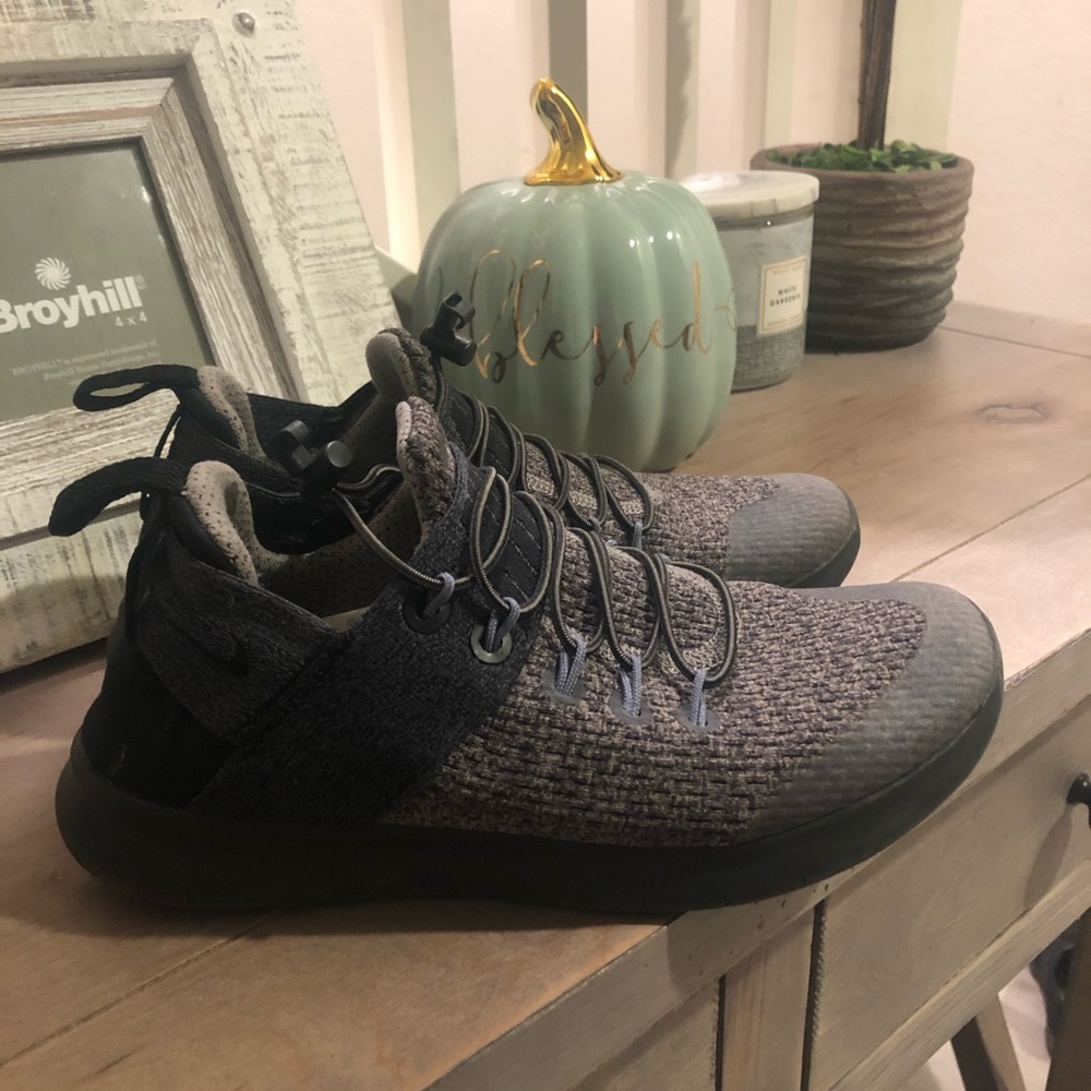 Nike - Picture 2 of 3